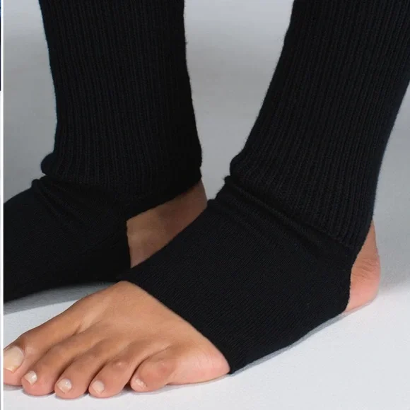 Lululemon Blissed Out Leg Warmers Black - Picture 4 of 10